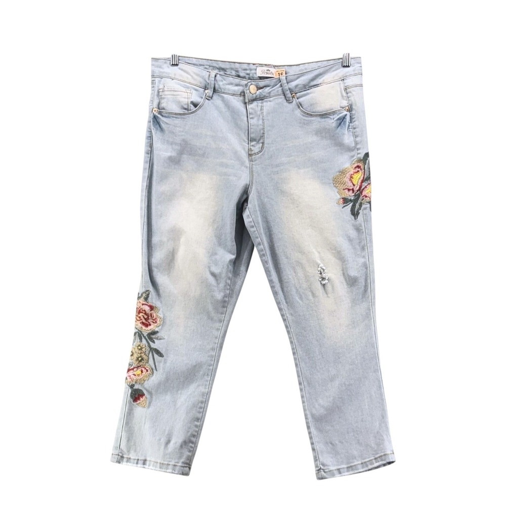 Bohemian Capri Jeans Light Wash‎ 16